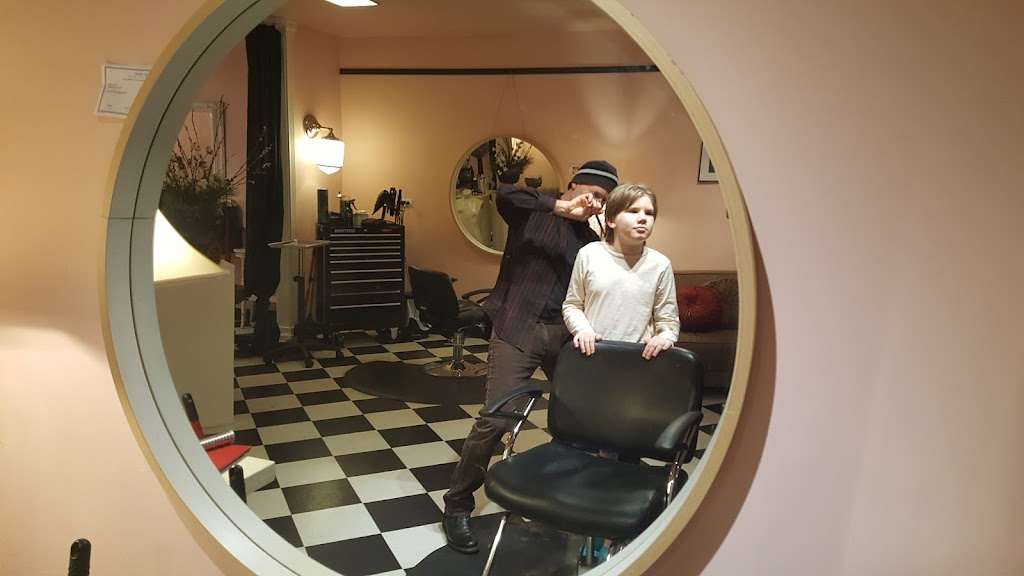Salon Delucca 98368