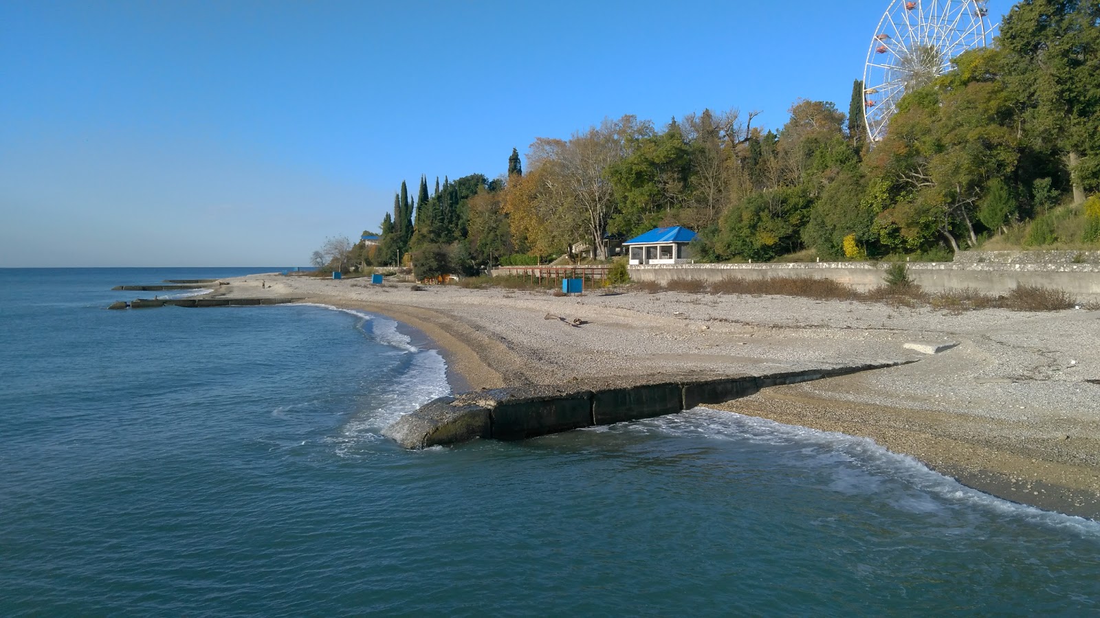 Gudauta beach'in fotoğrafı ve yerleşim