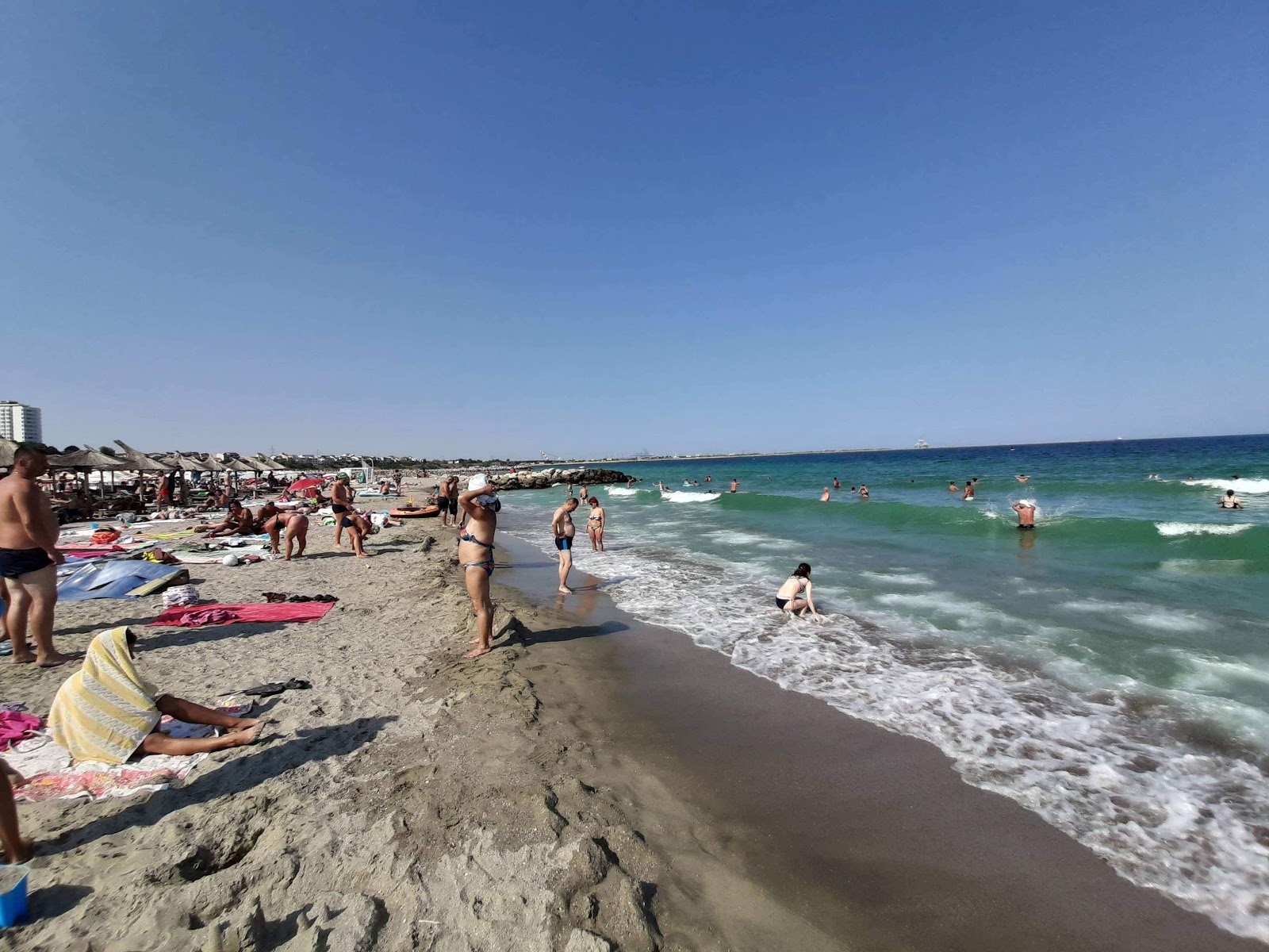 Plyazh Noua'in fotoğrafı geniş plaj ile birlikte