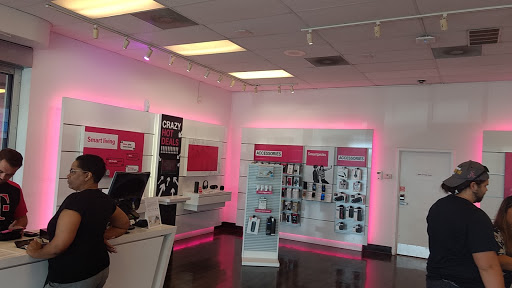 Cell Phone Store «T-Mobile», reviews and photos, 232A Eglin Pkwy NE, Fort Walton Beach, FL 32547, USA