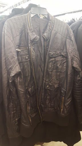 Thrift Store «The Salvation Army Family Store & Donation Center», reviews and photos, 2151 W Devon Ave, Chicago, IL 60659, USA