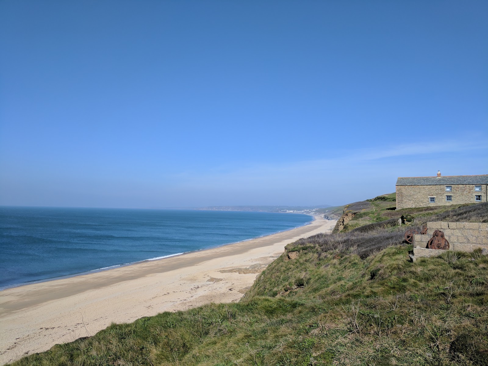 Fotografie cu Plaja Gunwalloe cu long bay