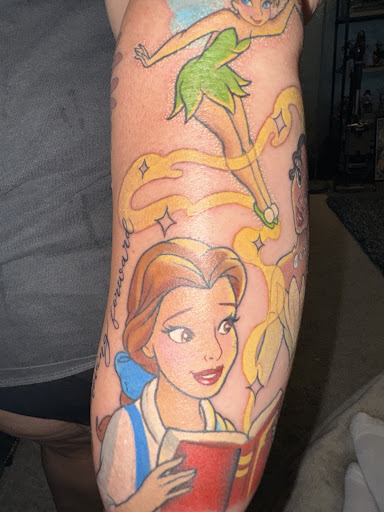 Explore unique knee tattoo ideas, creative tattoo ideas in Apple Valley, available at Klassic tattoo