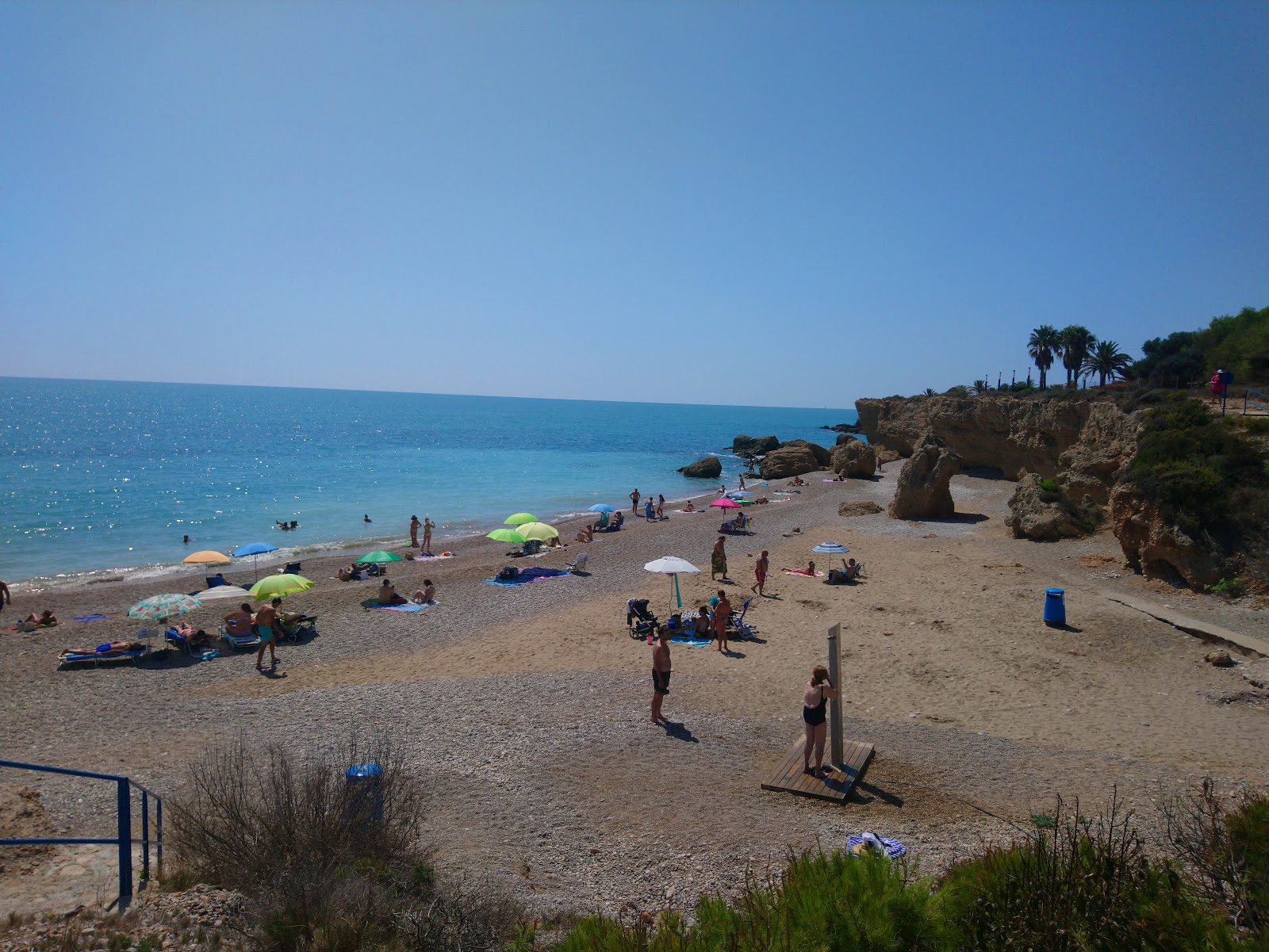 Cala del Pinar'in fotoğrafı - rahatlamayı sevenler arasında popüler bir yer