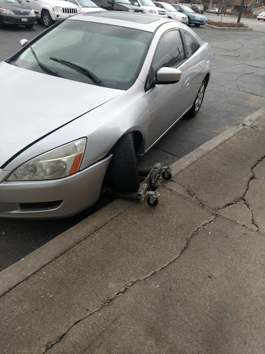 Tire Shop «Discount Tire Store - Westmont, IL», reviews and photos, 6455 Cass Ave, Westmont, IL 60559, USA