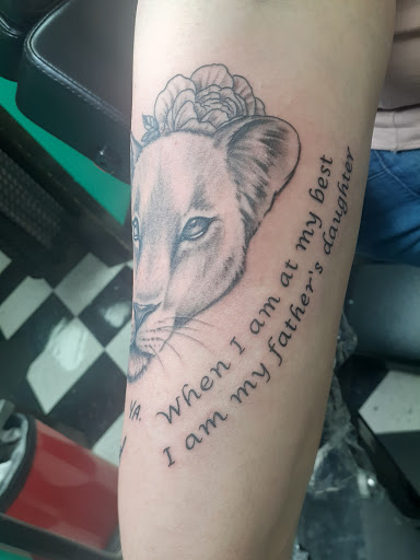 Tattoo Shop «Vivid Ink», reviews and photos, 2375 N Cedar St # C, Holt, MI 48842, USA