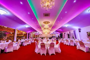 Honeymoon Banqueting image