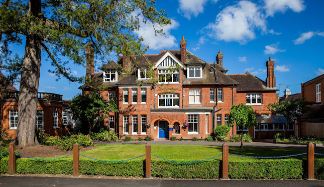 Reviews of Northwood College in London - School