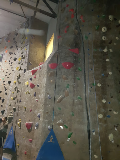 Rock Climbing Gym «Hangar 18 Indoor Climbing Gym - Riverside», reviews and photos, 6935 Arlington Ave, Riverside, CA 92503, USA