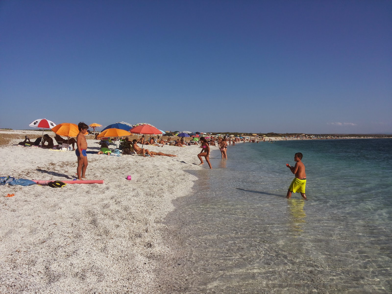 Foto van Mari Ermi Strand en de nederzetting