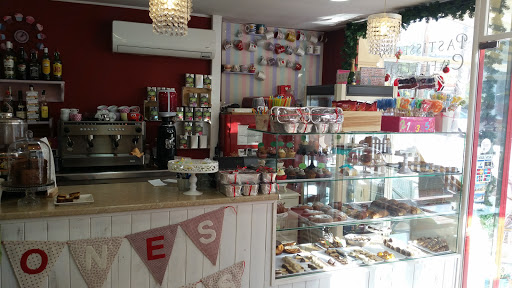 Dulce Pikika en Conjunt de Castell d'Aro, Girona