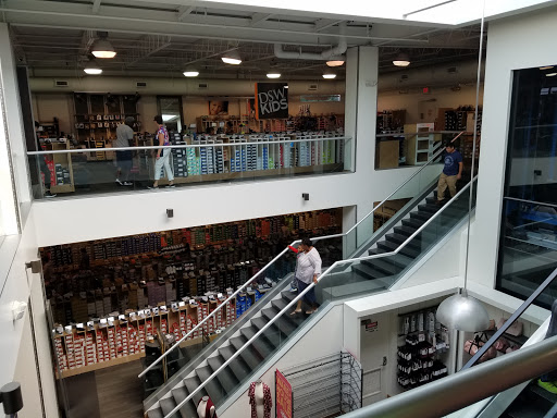 Shoe Store «DSW Designer Shoe Warehouse», reviews and photos, 60 NJ-17, Paramus, NJ 07652, USA