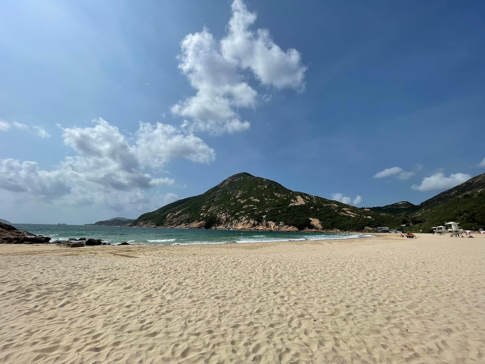 Shek O Beach的照片 带有宽敞的海湾