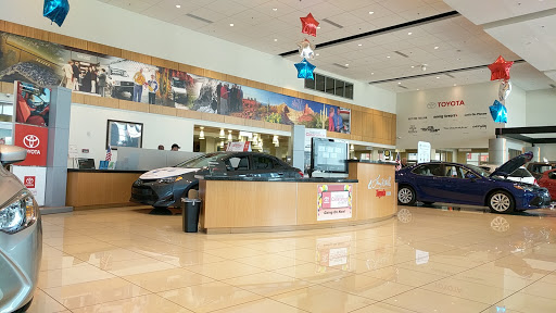 Toyota Dealer «Larry H. Miller Toyota Peoria», reviews and photos, 8633 W Bell Rd, Peoria, AZ 85382, USA