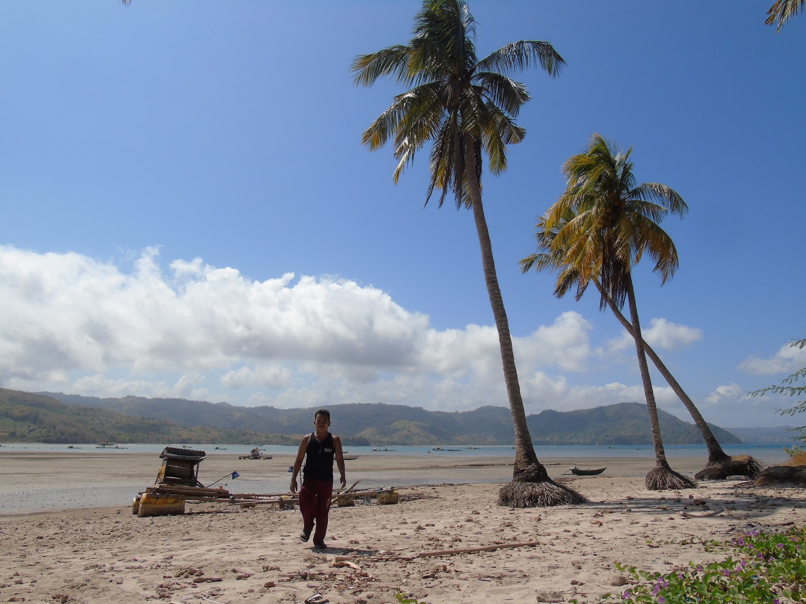 Foto de Panggang Beach con parcialmente limpio nivel de limpieza