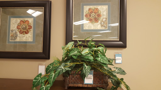 Furniture Store «Raymour & Flanigan Furniture and Mattress Store», reviews and photos, 3375 Berlin Turnpike, Newington, CT 06111, USA