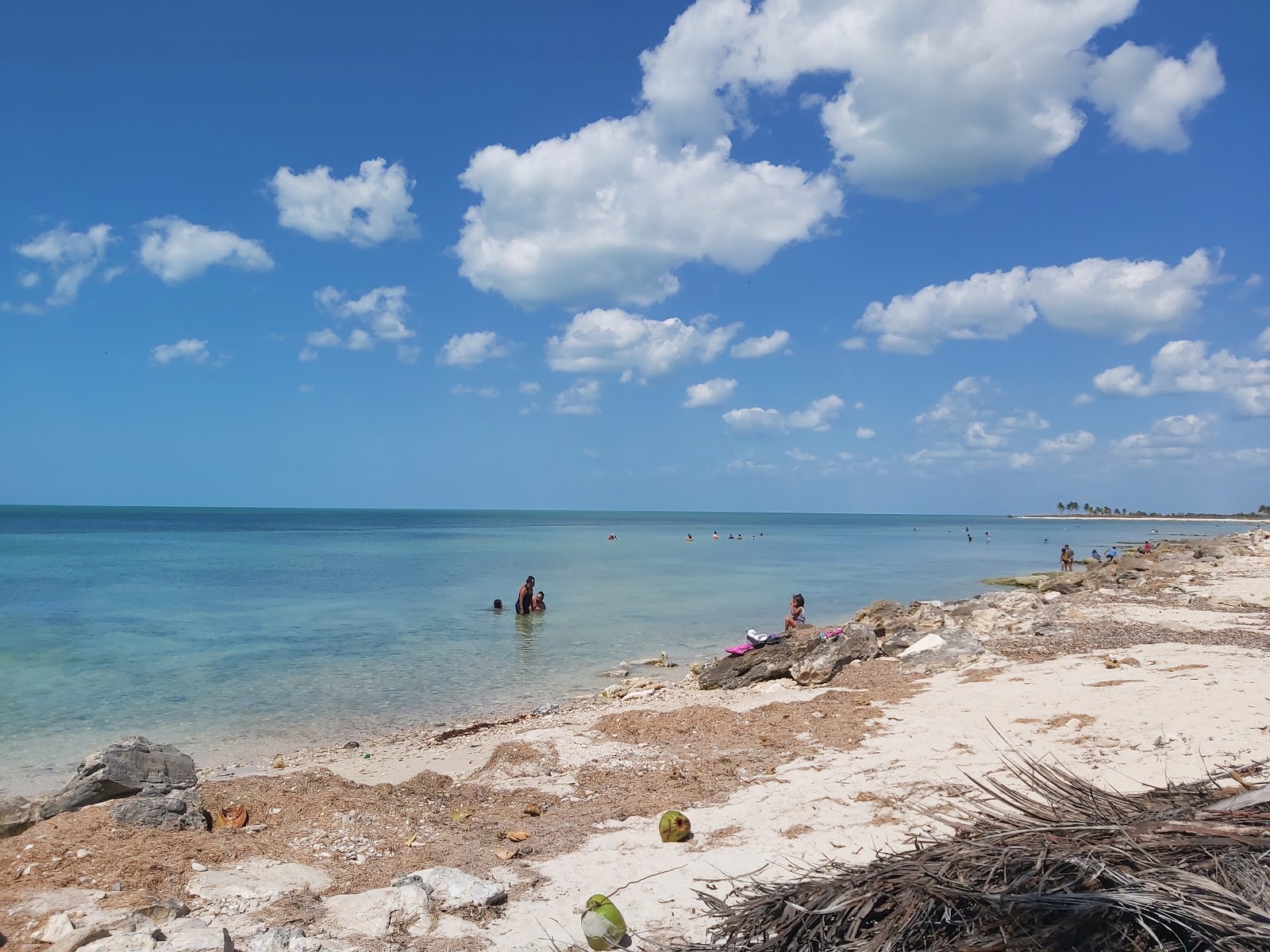 Foto von Playa Punta Xen mit geräumiger strand