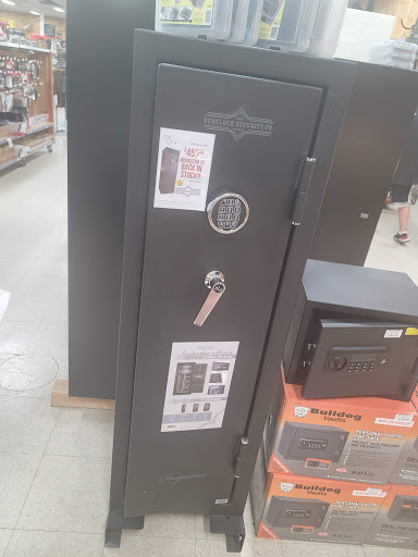 Outdoor Sports Store «Fin Feather Fur Outfitters - Cleveland», reviews and photos, 18030 Bagley Rd, Middleburg Heights, OH 44130, USA