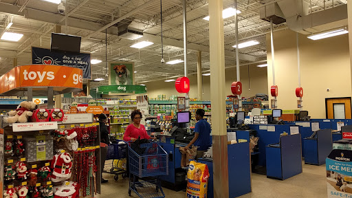 Pet Supply Store «PetSmart», reviews and photos, 28556 Telegraph Rd, Southfield, MI 48034, USA