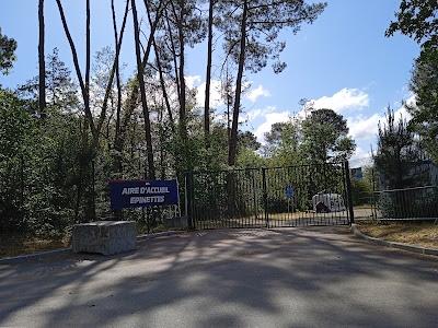 ENTREE AIRE D'ACCUEIL EPINETTES à Le Mans