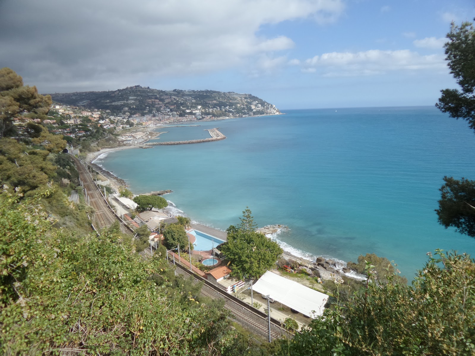 Foto von Termini beach mit feiner grauer kies Oberfläche