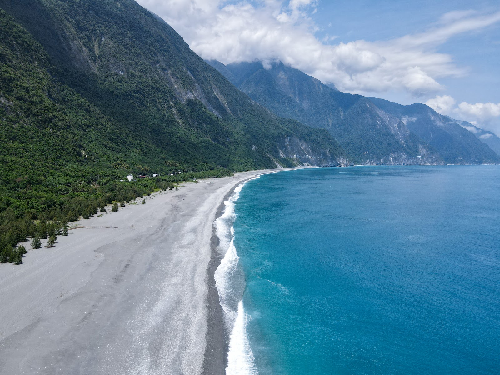 Chongde Gravel Beach的照片 带有长直海岸