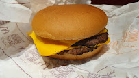 Cheeseburger du Restauration rapide McDonald's à Évry-Courcouronnes - n°20