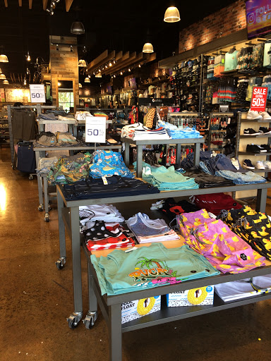 Clothing Store «Tillys», reviews and photos, 343 N Alafaya Trail, Orlando, FL 32828, USA