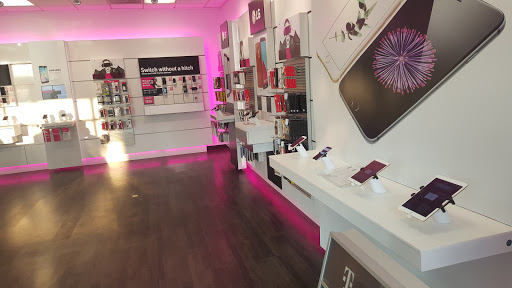 Cell Phone Store «T-Mobile», reviews and photos, 6691 SE Tualatin Valley Hwy, Hillsboro, OR 97123, USA