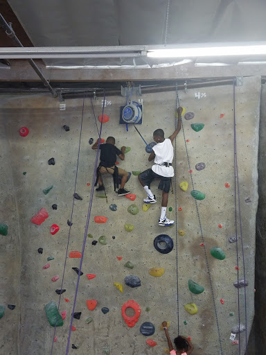 Rock Climbing Gym «Hangar 18 Indoor Climbing Gym - South Bay», reviews and photos, 4926 W Rosecrans Ave, Hawthorne, CA 90250, USA