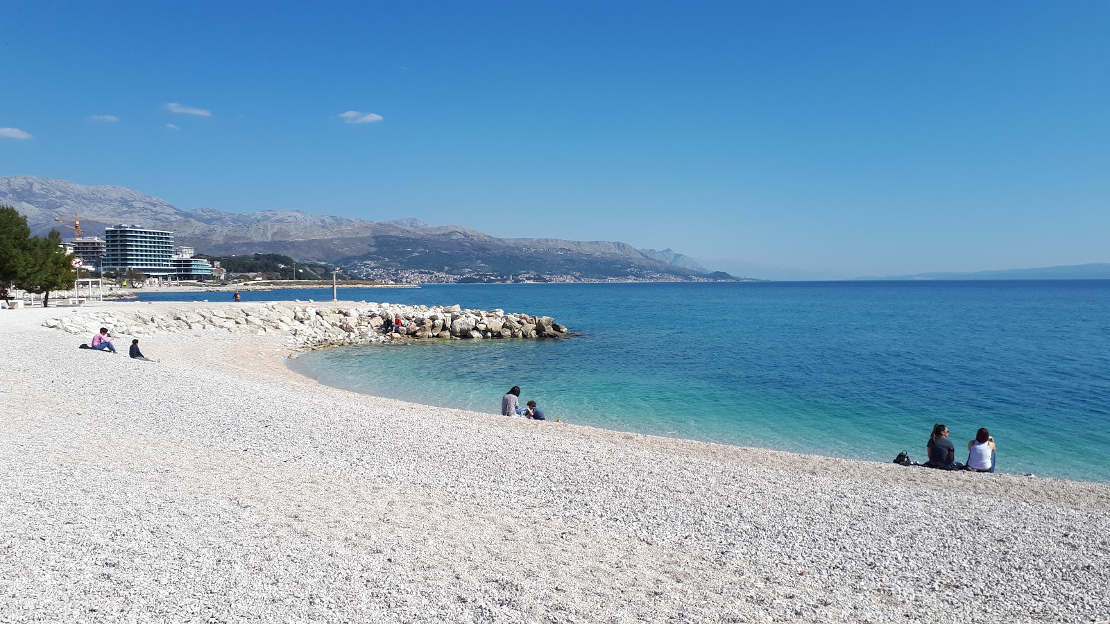 Kupaliste Znjan Beach'in fotoğrafı ve yerleşim