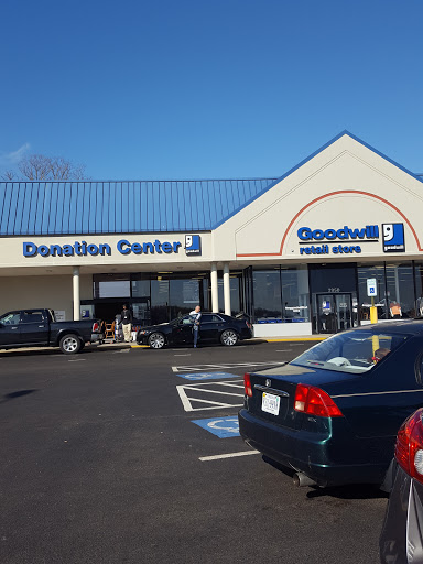 Thrift Store «Goodwill Retail Store & Donation Center», reviews and photos
