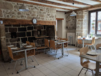 Atmosphère du Restaurant Auberge occitane sarl Bouniol gales canis à Saint-Mamet-la-Salvetat - n°2