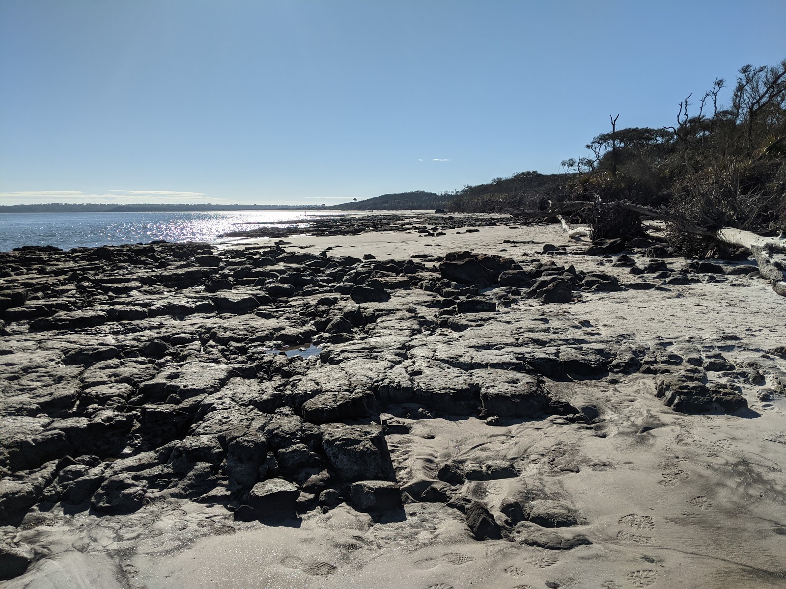Foto af Black rock beach - populært sted blandt afslapningskendere