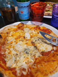 Plats et boissons du Pizzeria Restaurant Pizza Bella à Bourgoin-Jallieu - n°1