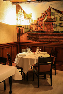 Atmosphère du Restaurant français Restaurant Au Vieux Porche à Eguisheim - n°14