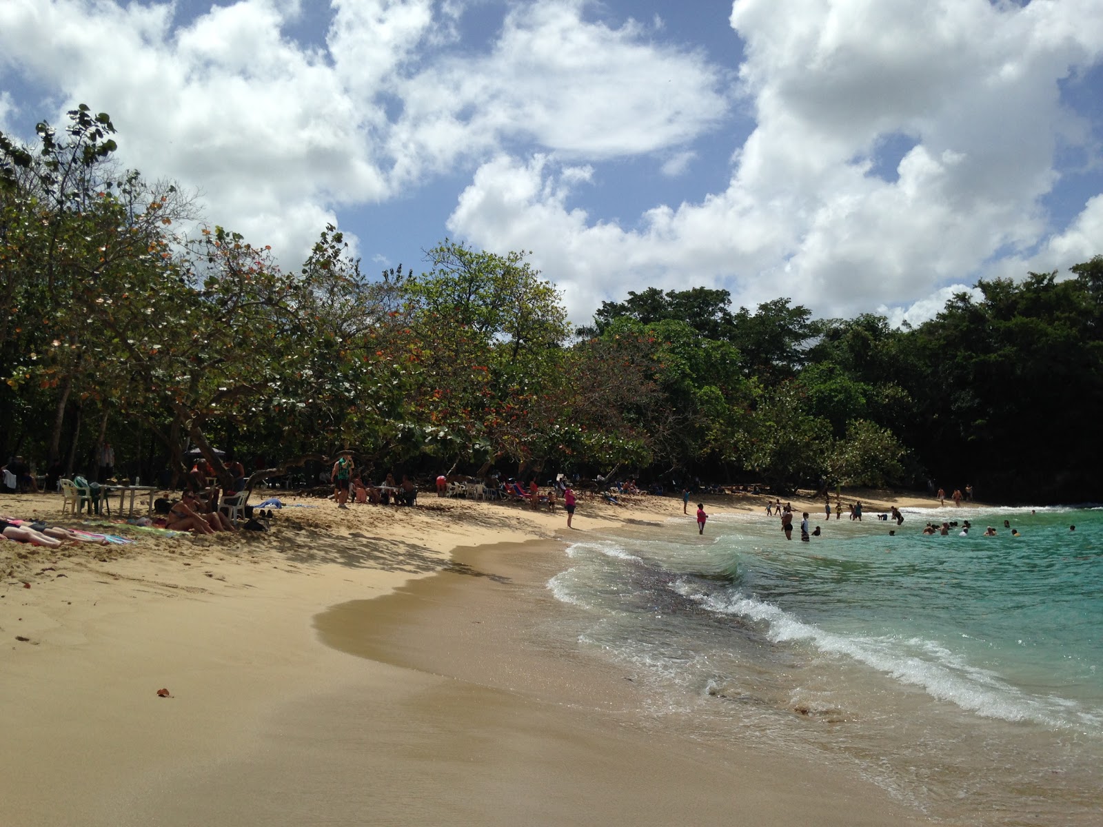 Fotografija Playa de los Enamorados z svetel fin pesek površino