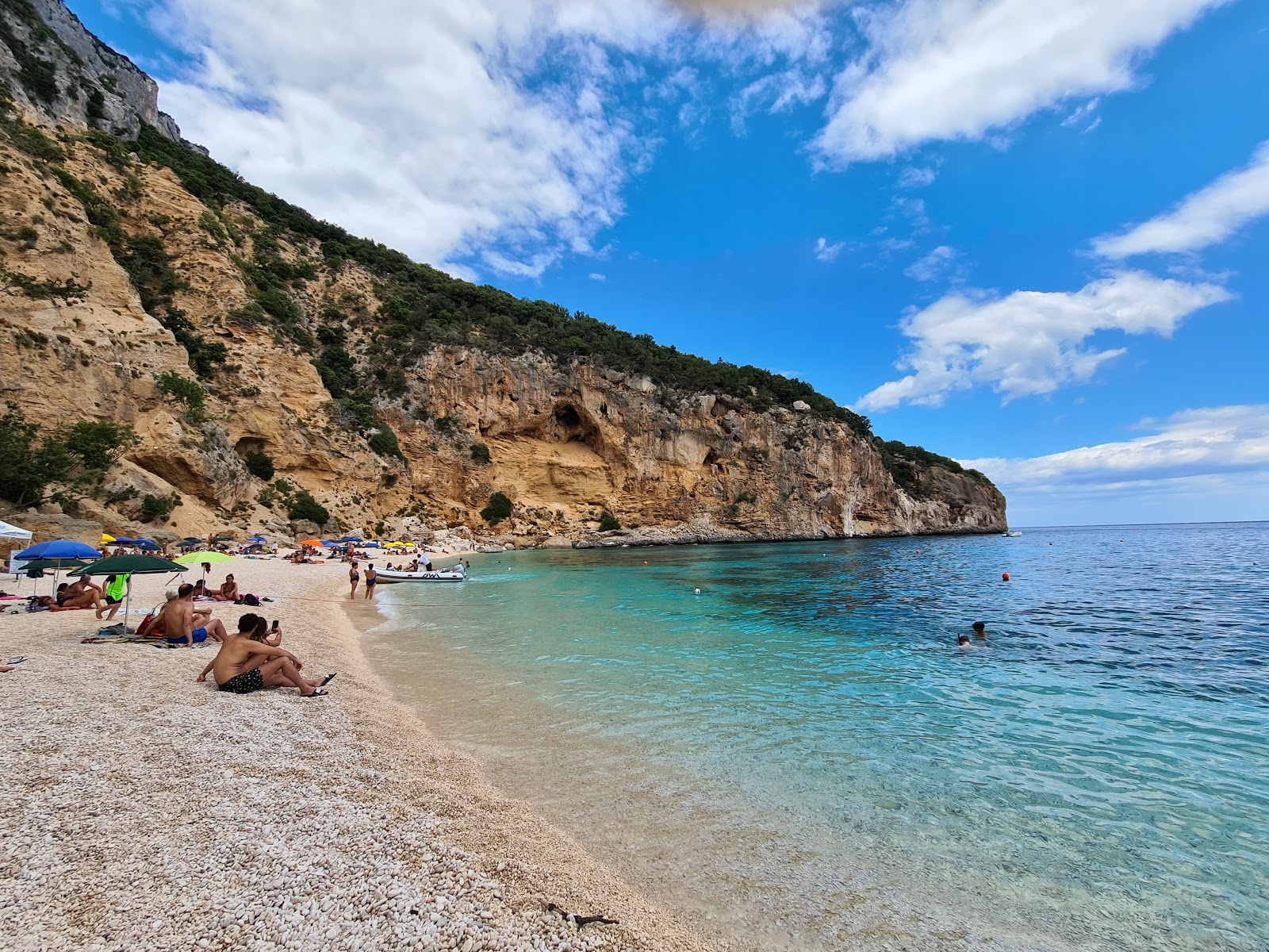 Foto van Spiaggia di Bilariccoro met kleine baai