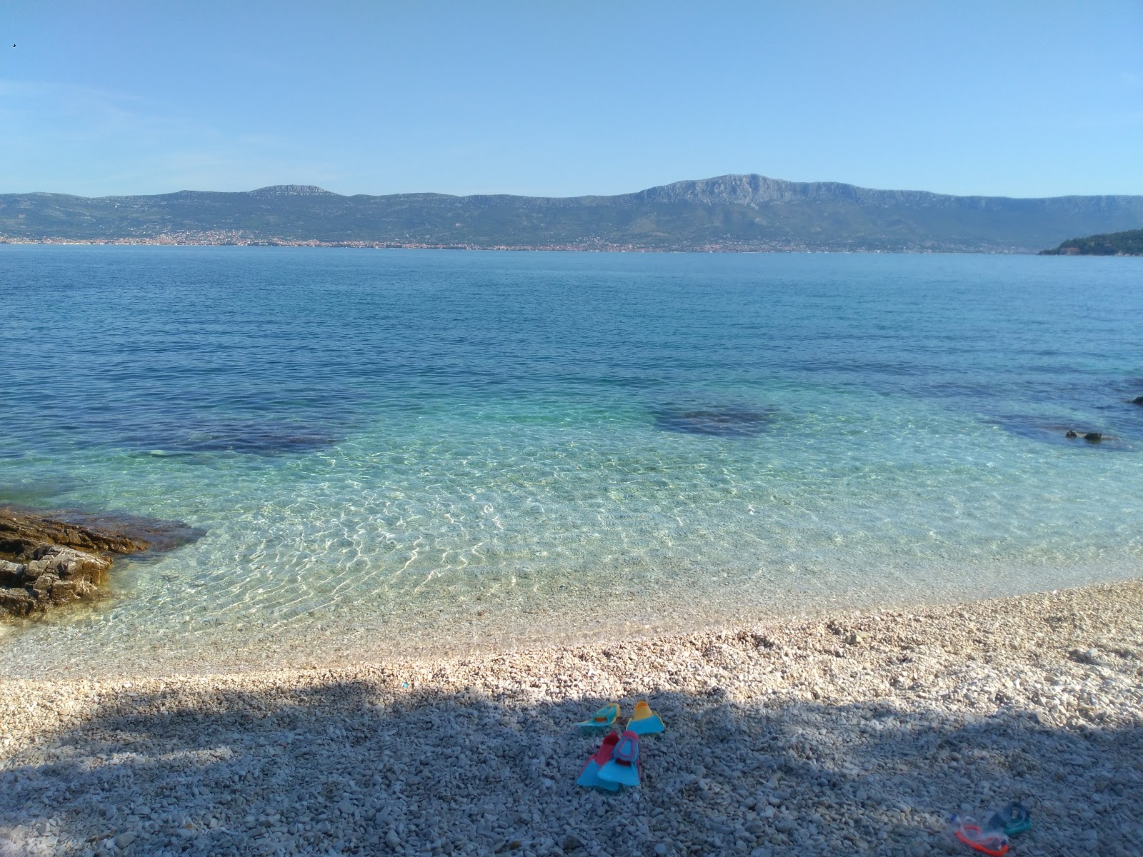 Fotografie cu Glorija beach amplasat într-o zonă naturală