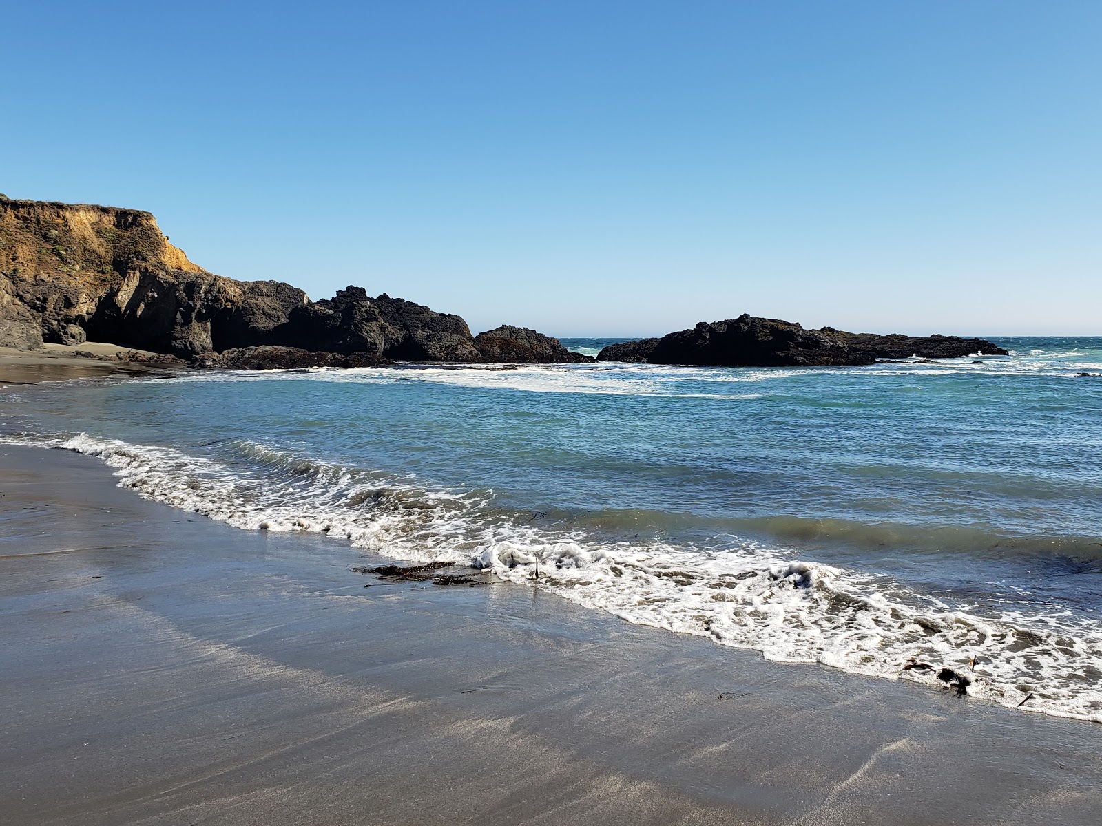 Stengel Beach'in fotoğrafı parlak kum ve kayalar yüzey ile