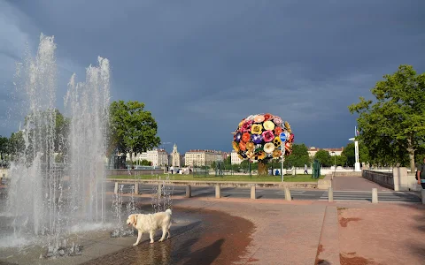 Fontaine de Place Antonin Poncet image