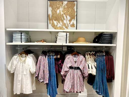 Clothing Store «Banana Republic», reviews and photos, 454 Evergreen Ct, Central Valley, NY 10917, USA