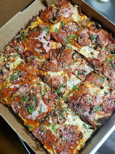 #1 best pizza place in Dallas - Pizza Leila