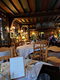 Atmosphère du Restaurant français Restaurant Le Pot d'Étain à Manerbe - n°3