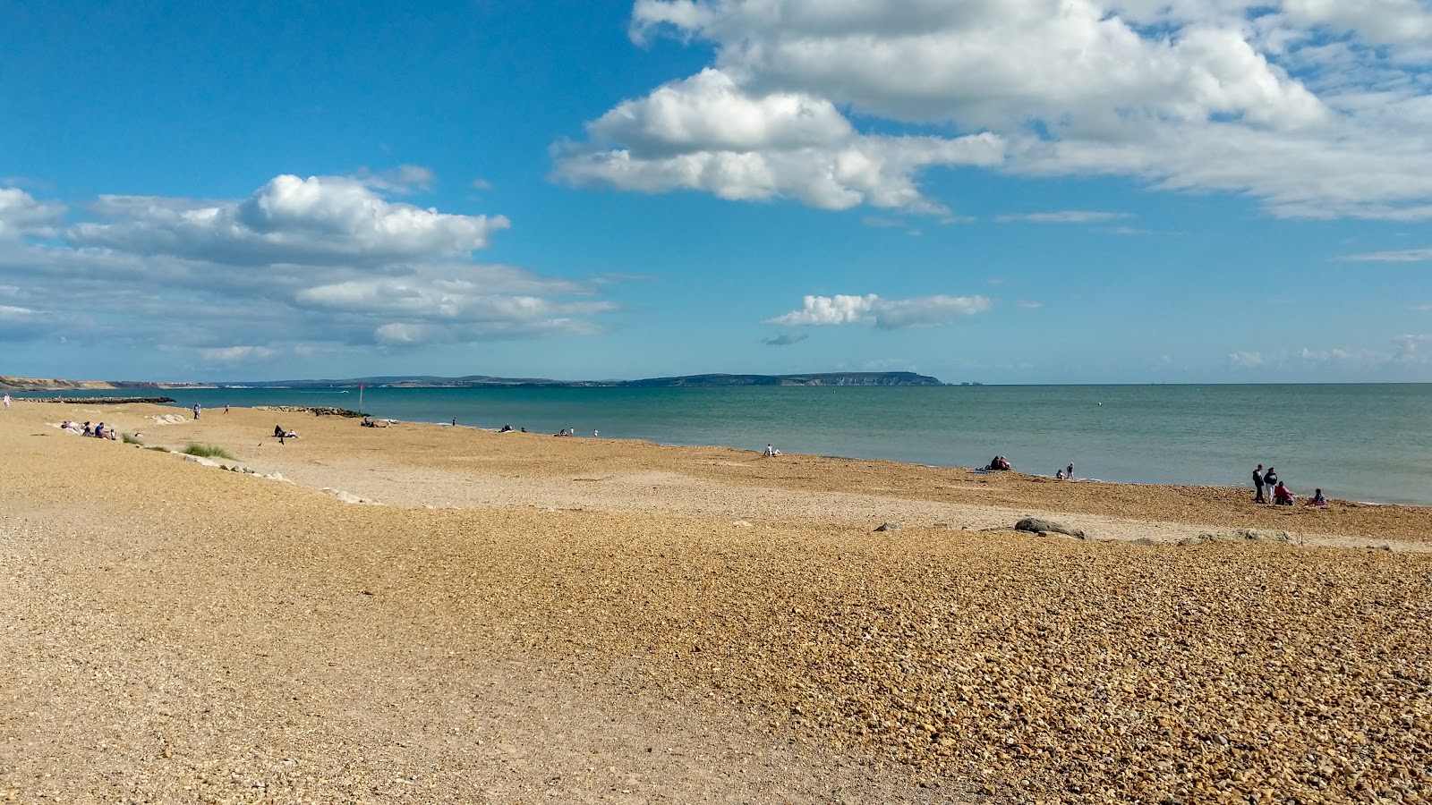 Fotografie cu Highcliffe beach cu o suprafață de nisip ușor și pietricel