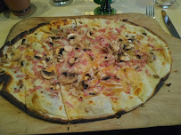 Tarte flambée du Restaurant français Lohkäs Restaurant de Tradition à Strasbourg - n°8