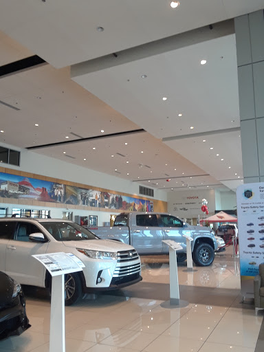 Toyota Dealer «Larry H. Miller Toyota Peoria», reviews and photos, 8633 W Bell Rd, Peoria, AZ 85382, USA