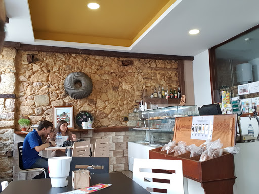 Confeitaria Santa Luzia no Figueiró Dos Vinhos, Leiria