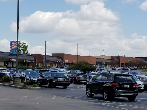 Shopping Mall «Cross Pointe Shopping Center», reviews and photos, 101 E Alex Bell Rd, Centerville, OH 45459, USA