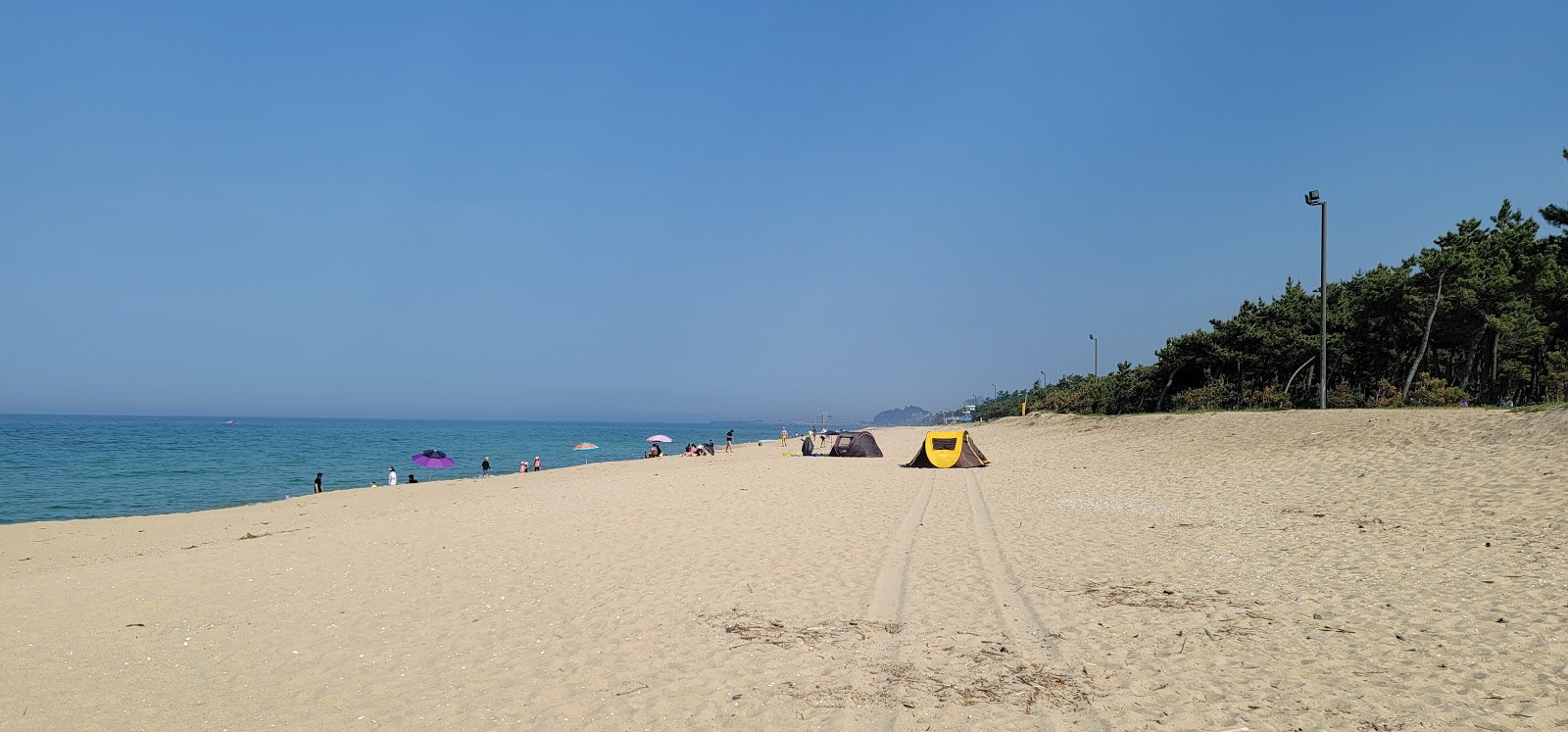Photo of Songjeong Beach and the settlement